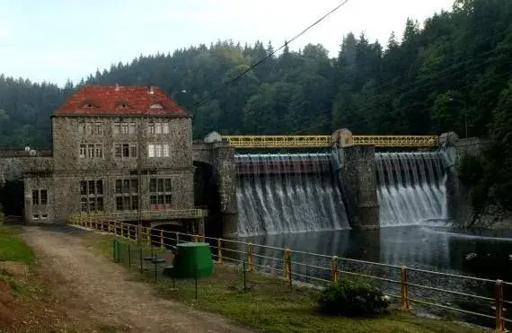 Elektrownia Wodna Dąbie Jelenia Góra z zewnątrz