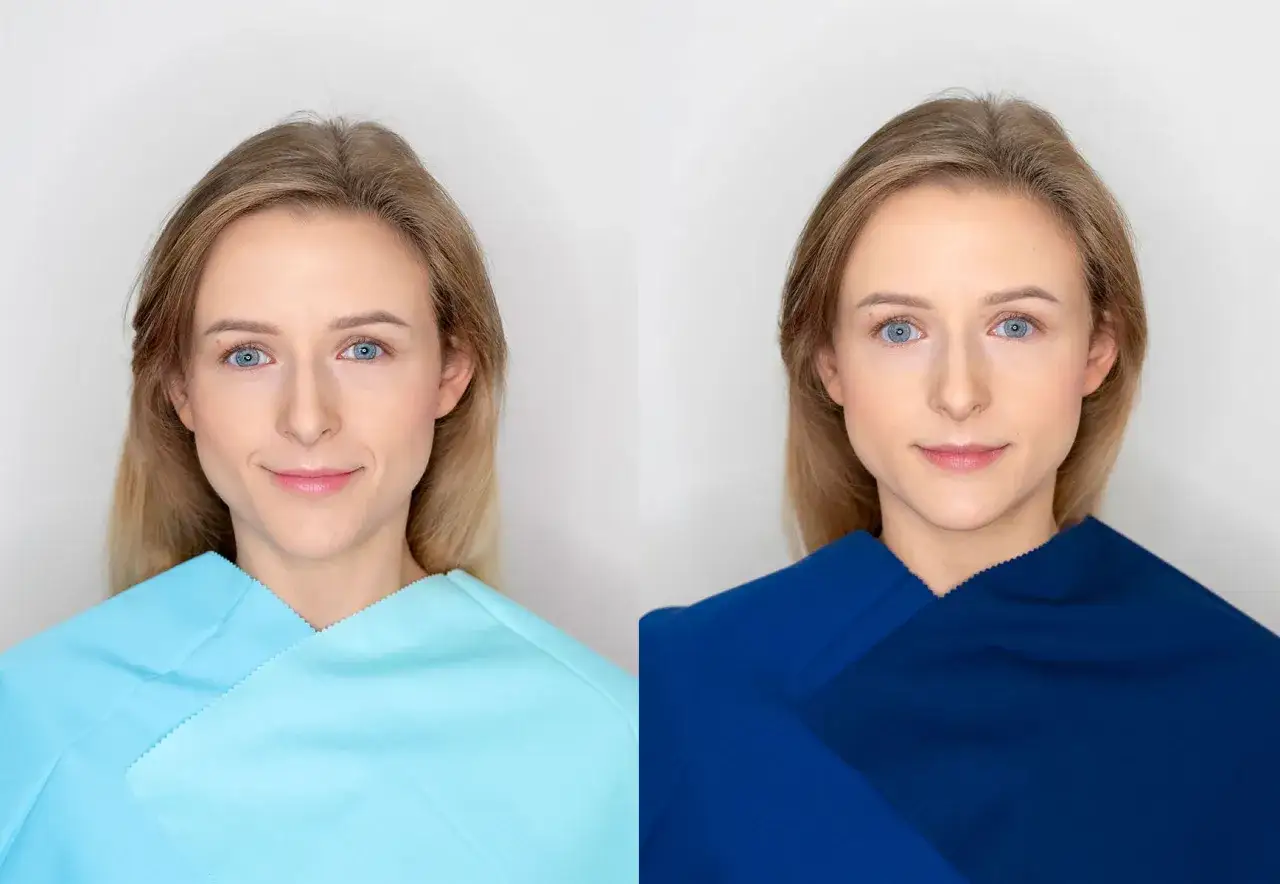 Kobieta z jasnymi włosami i niebieskimi oczami, prezentująca kolory dla typu urody jasne lato.