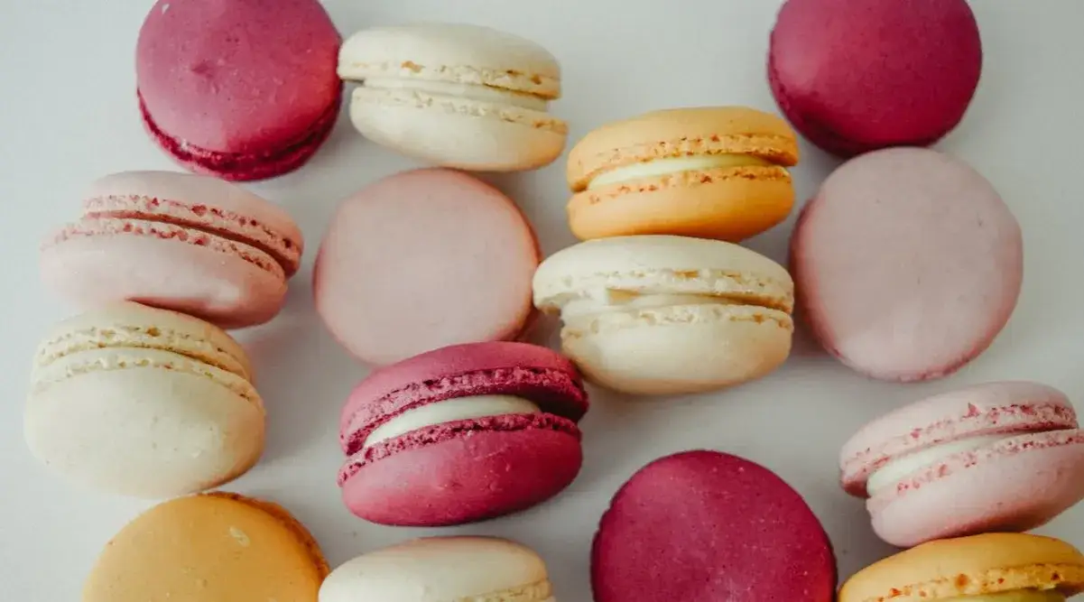 makaroniki francuskie i makaroniki kokosowe porównanie