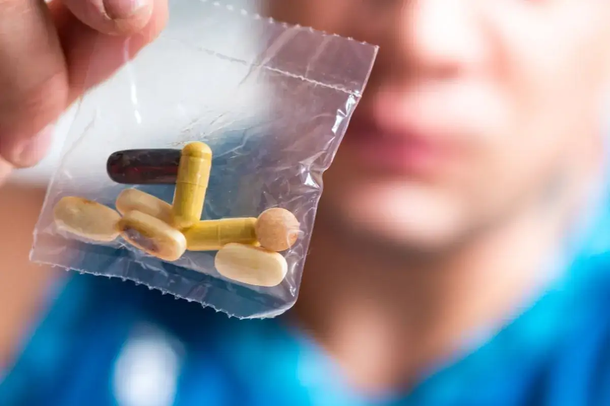 r&oacute;żnice objaw&oacute;w psychozy dopalacze