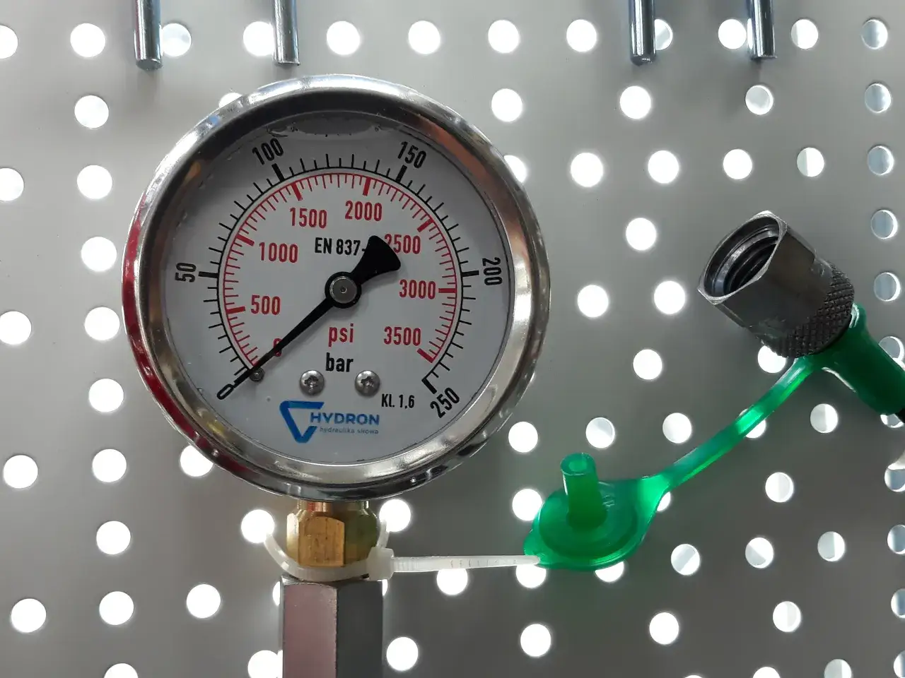 R&oacute;żnica między calem matematycznym a hydraulicznym