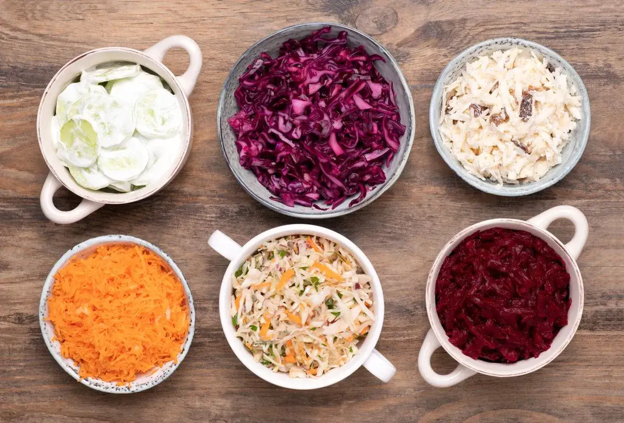 różne sałatki obiadowe