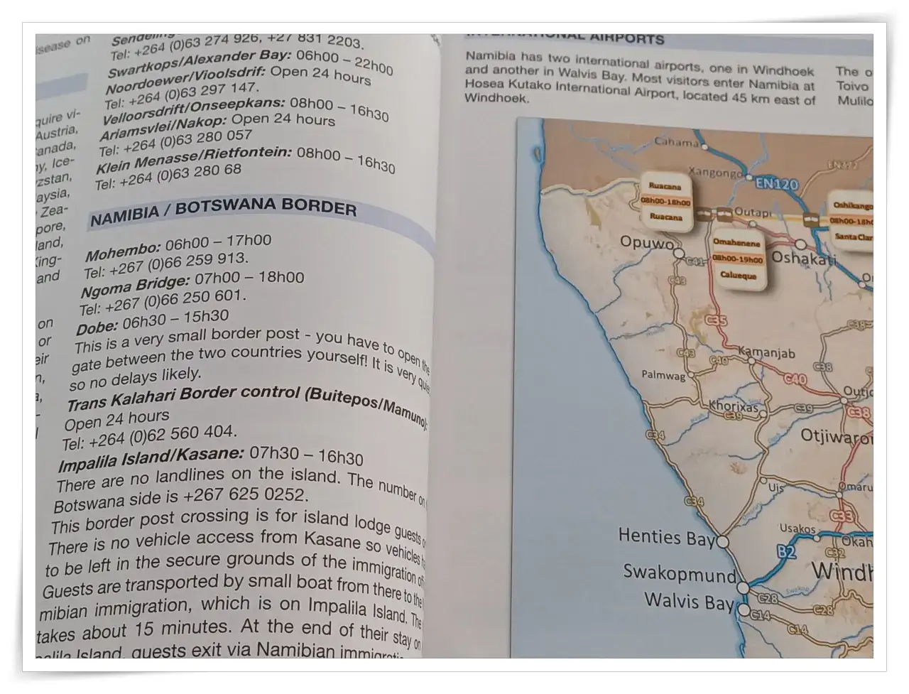 Informacje o przekraczaniu granicy z Botswaną, w tym o małych, spokojnych przejściach, sugerują, że Namibia jest bezpieczna dla podróżnych.
