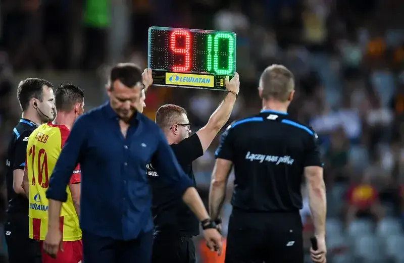 Piłka nożna zmiana zawodnika boisko