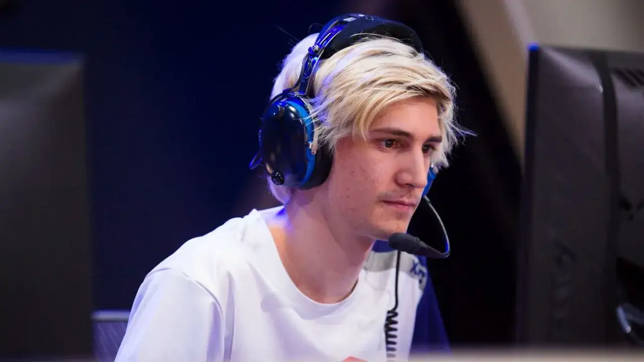 popularny streamer gamingowy