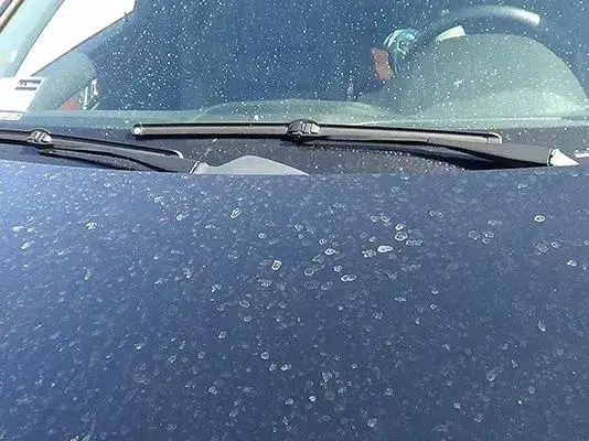 zacieki na lakierze samochodowym po myciu