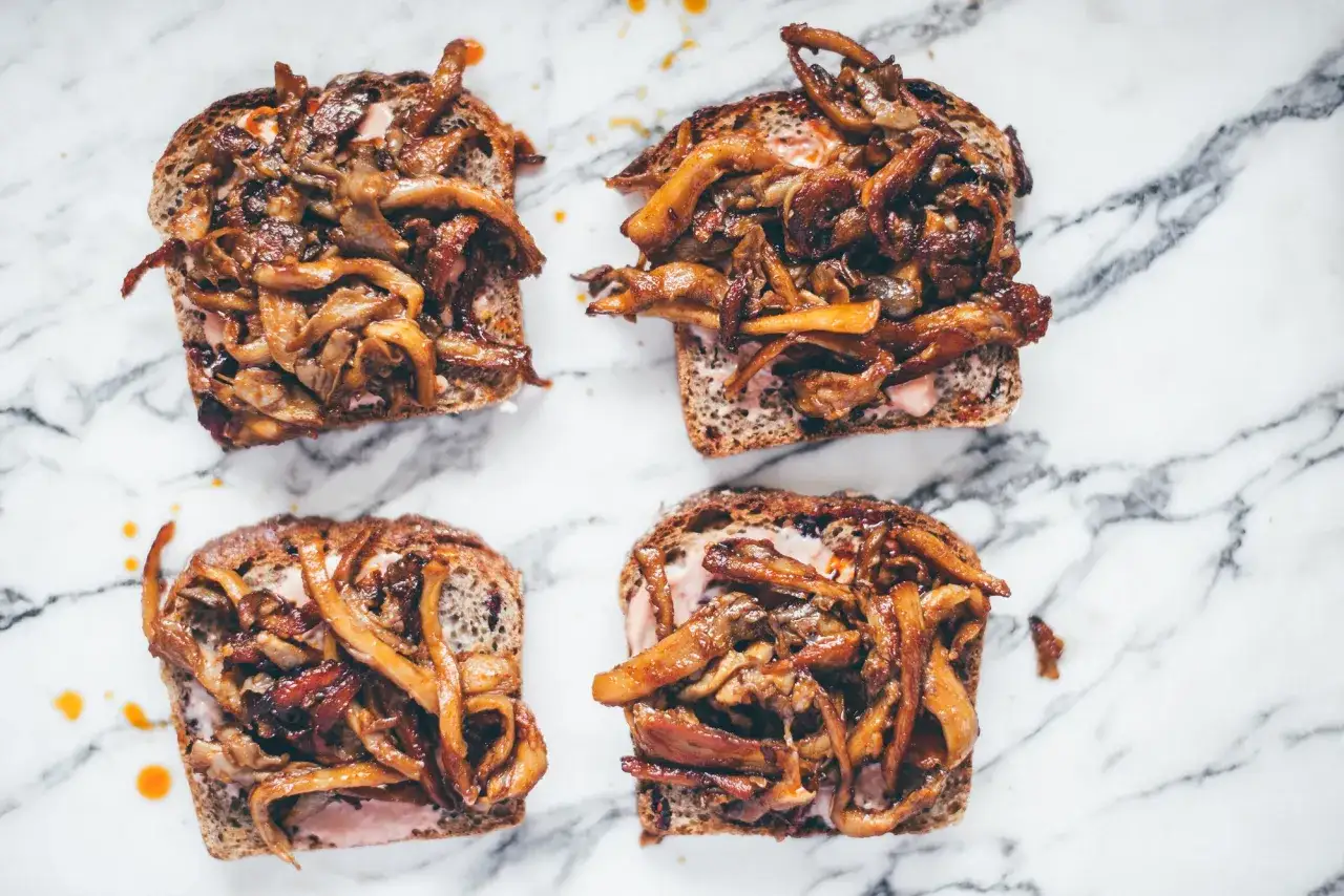 szarpane boczniaki w bułce