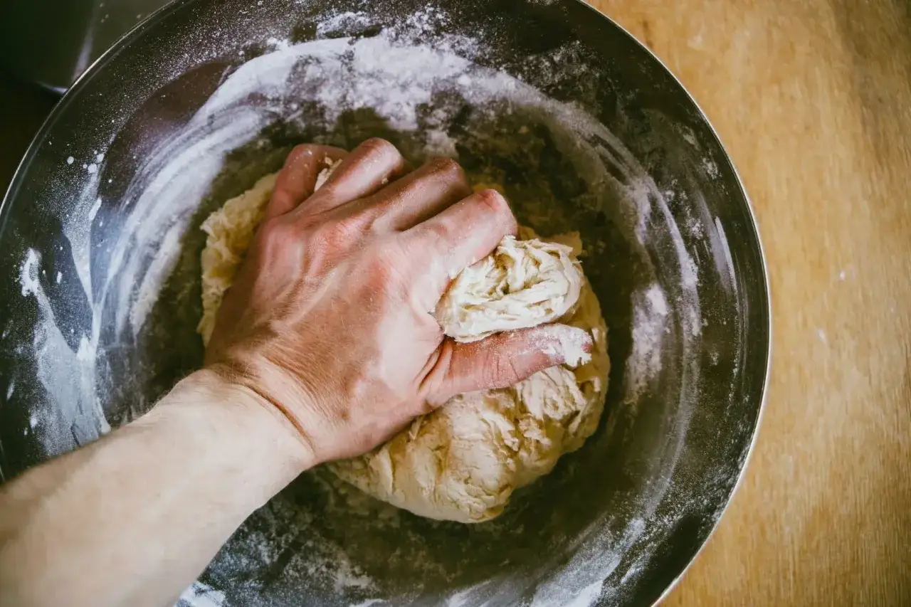 Zdjęcie Dlaczego ciasto na pizzę nie jest elastyczne i jak to naprawić