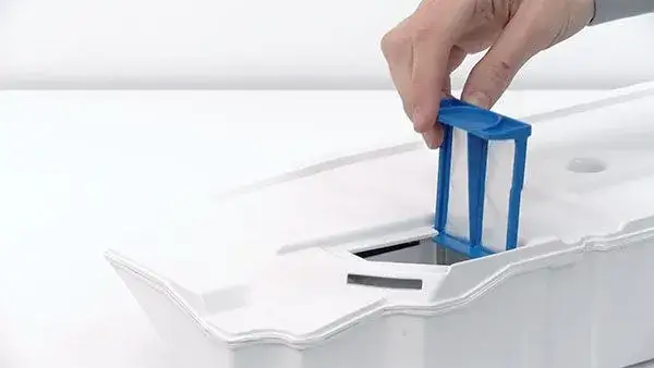 Zdjęcie Jak wyczyścić pojemnik na wodę w suszarce, aby uniknąć awarii