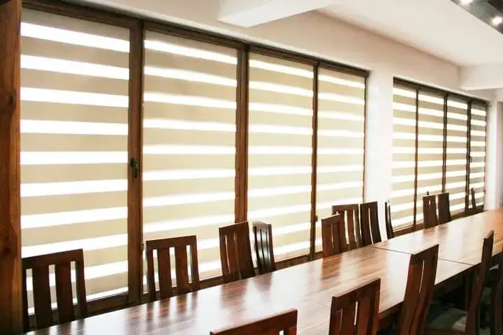 rolety dzień noc gotowe vs na wymiar