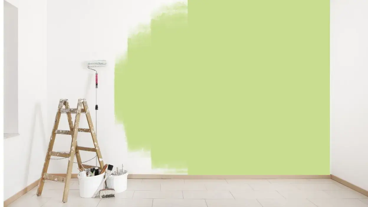 Zdjęcie Jaka biała farba pokryje kolor? Sprawdź, jak uniknąć problemów z kryciem