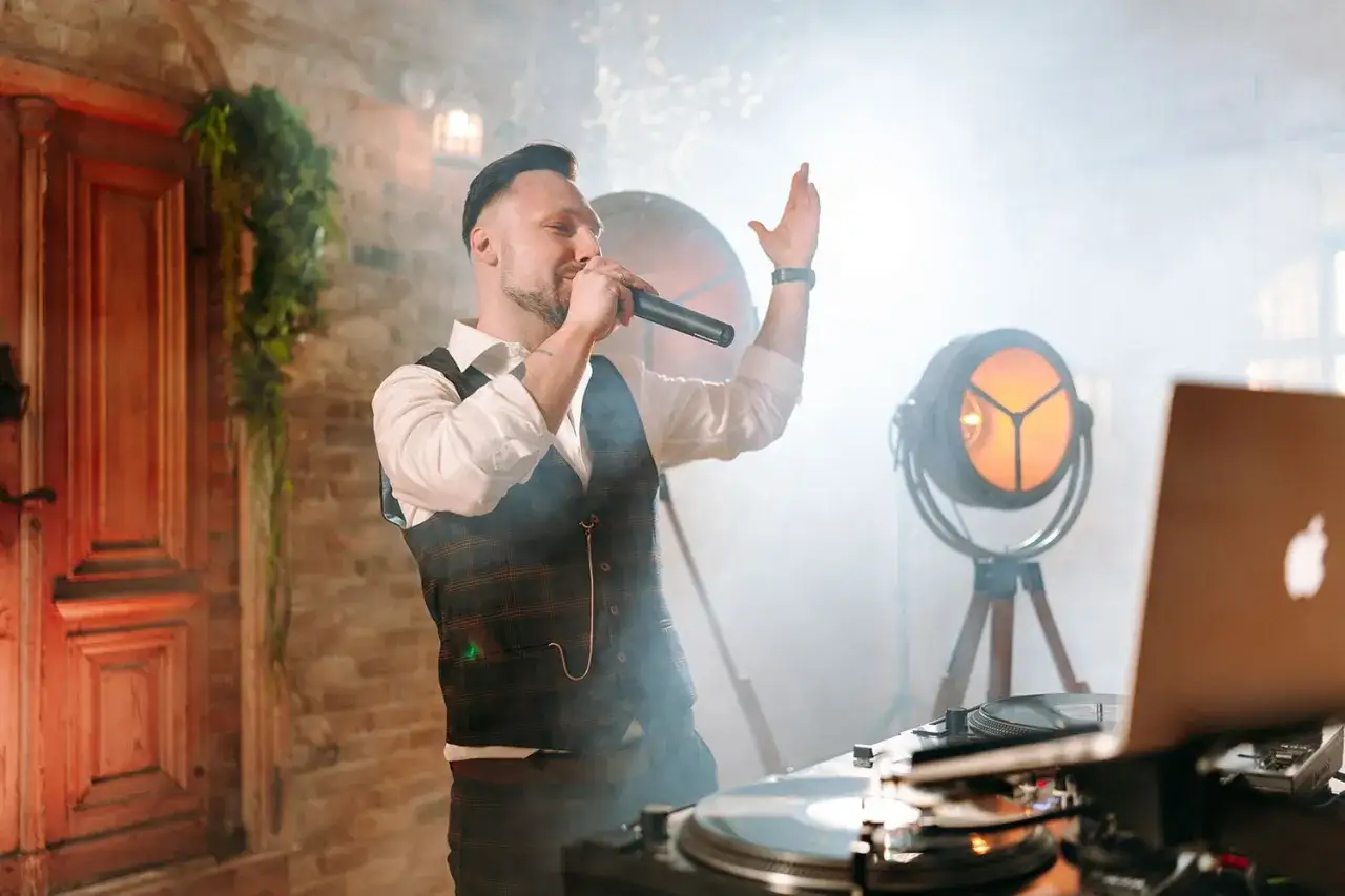 Zdjęcie O co pytać DJ na wesele, aby uniknąć rozczarowania i kosztów