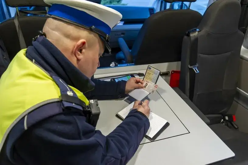 Zdjęcie Kiedy policja może zabrać prawo jazdy? Sprawdź, by uniknąć kary