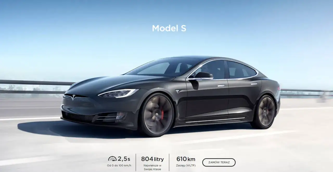Tesla Model S w ruchu. Sprawdź, ile kosztuje ten samochód i jego osiągi: 2,5s do 100 km/h, 804 litry bagażnika, 610 km zasięgu.