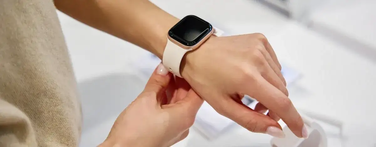 Porównanie smartwatchy damskich Apple Watch Samsung Galaxy Watch Garmin Huawei