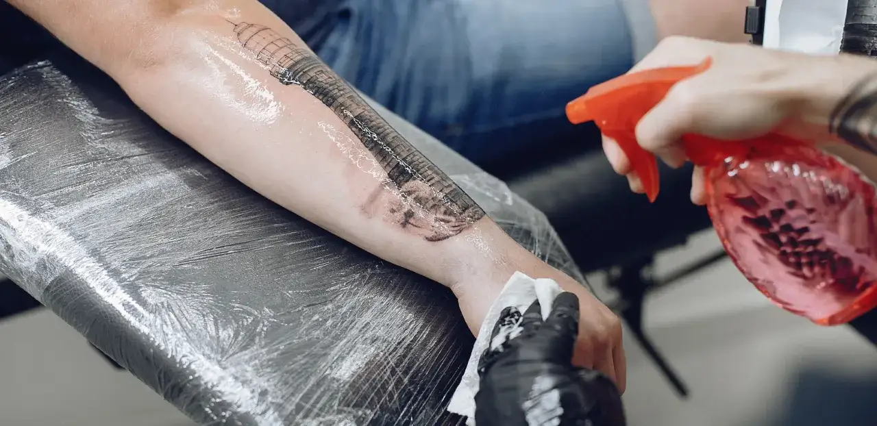 pielęgnacja świeżego tatuażu