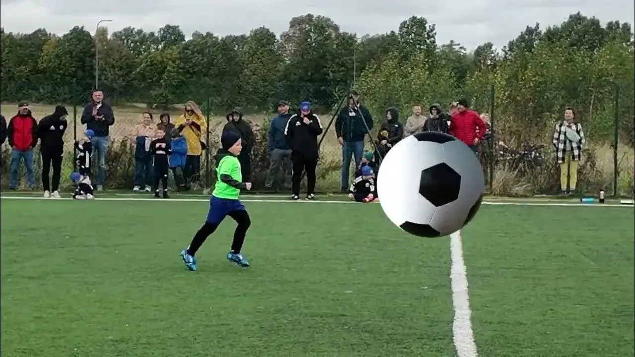 Amatorzy grający w piłkę nożną