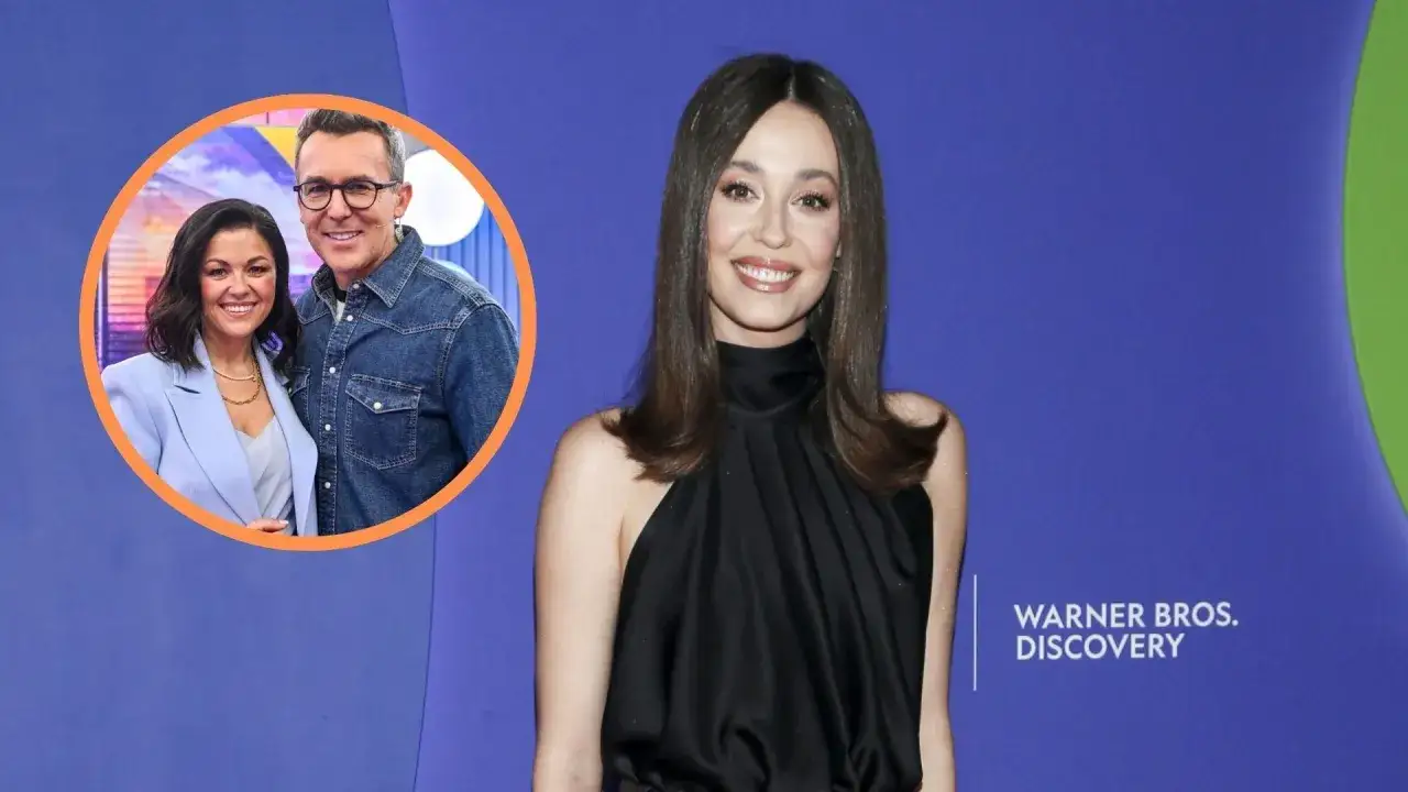 Izabella Krzan i Maciej Kurzajewski, para z ekranu, uśmiechnięci w kadrze. Obok nich młoda kobieta w czarnej sukni.