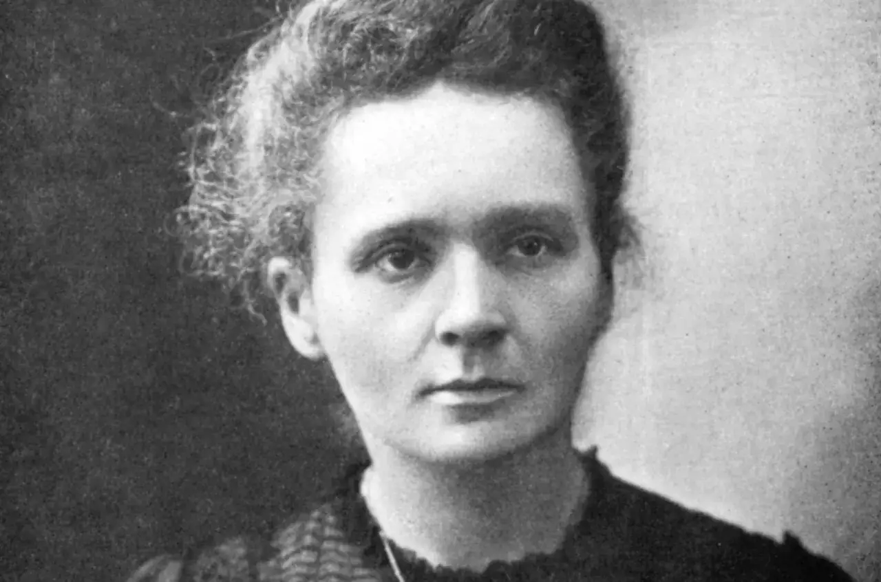 Portret Marii Skłodowskiej-Curie, która wynalazła polon i rad, przełomowe odkrycia w dziedzinie promieniotwórczości.