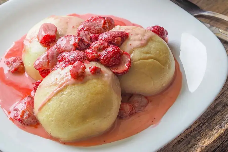 Zdjęcie Kluski na parze: Słodkie wspomnienia i wytrawne zaskoczenia