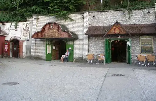 Dolina Pięknej Pani piwniczki winne