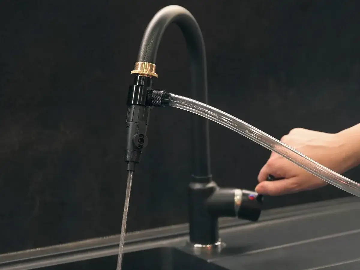 Niezbędne narzędzia do podmiany wody w akwarium