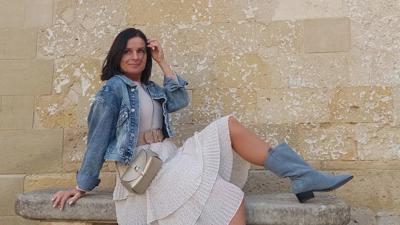 spódnica z ozdobnymi panelami upcycling