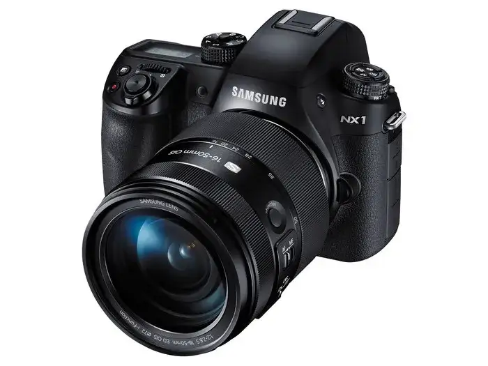aparat Samsung NX1 z obiektywem