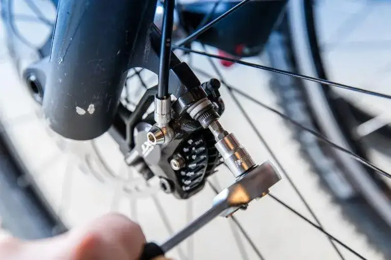 regulacja hamulc&oacute;w tarczowych mechanicznych