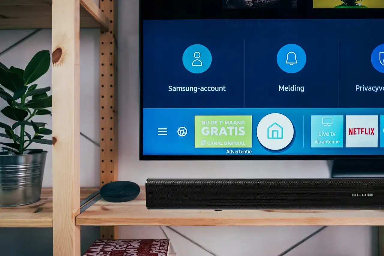 telewizor i głośnik bluetooth