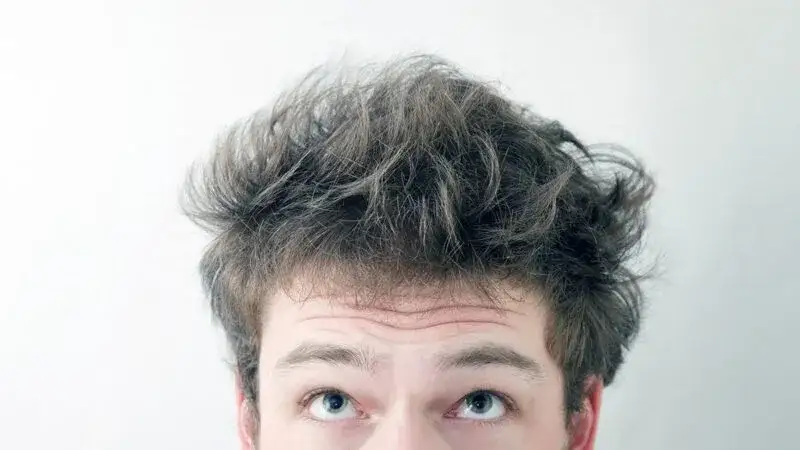 Zdjęcie Jaki puder do włosów dla mężczyzn, aby uzyskać idealną fryzurę?
