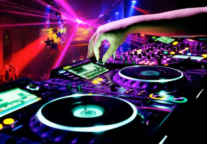 Zdjęcie Na czym gra DJ? Sprzęt na start i budżet dla początkujących