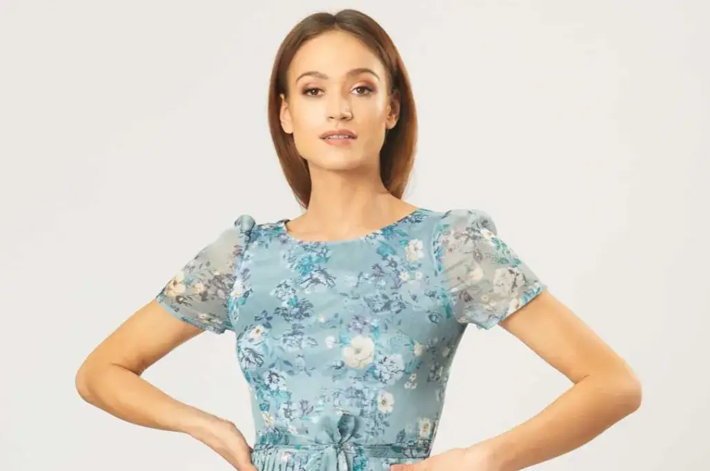 Zdjęcie Sukienka lata 30.: Styl, inspiracje i jak nosić ją dziś
