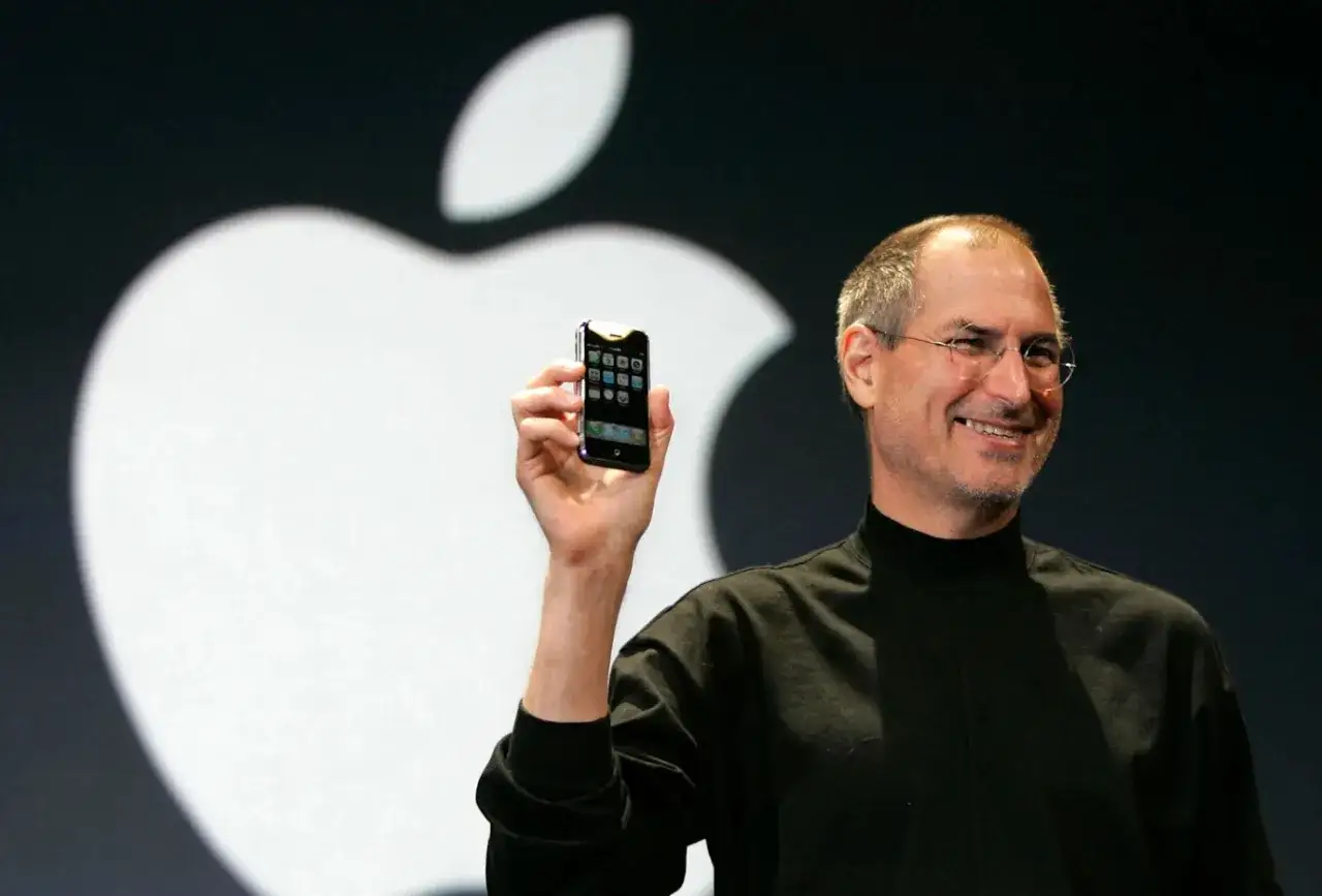 Zdjęcie Kto wynalazł iPhone i jak zmienił świat technologii mobilnej?