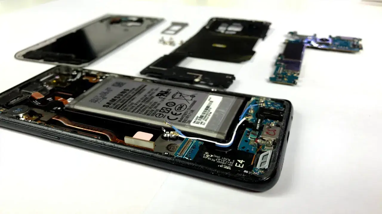 Zdjęcie Wymiana baterii w Samsung Galaxy S8 - uniknij kosztownych problemów