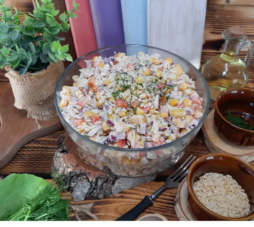 Zdjęcie Jak zrobić sałatkę z makaronu ryżowego w 25 minut – pyszne przepisy