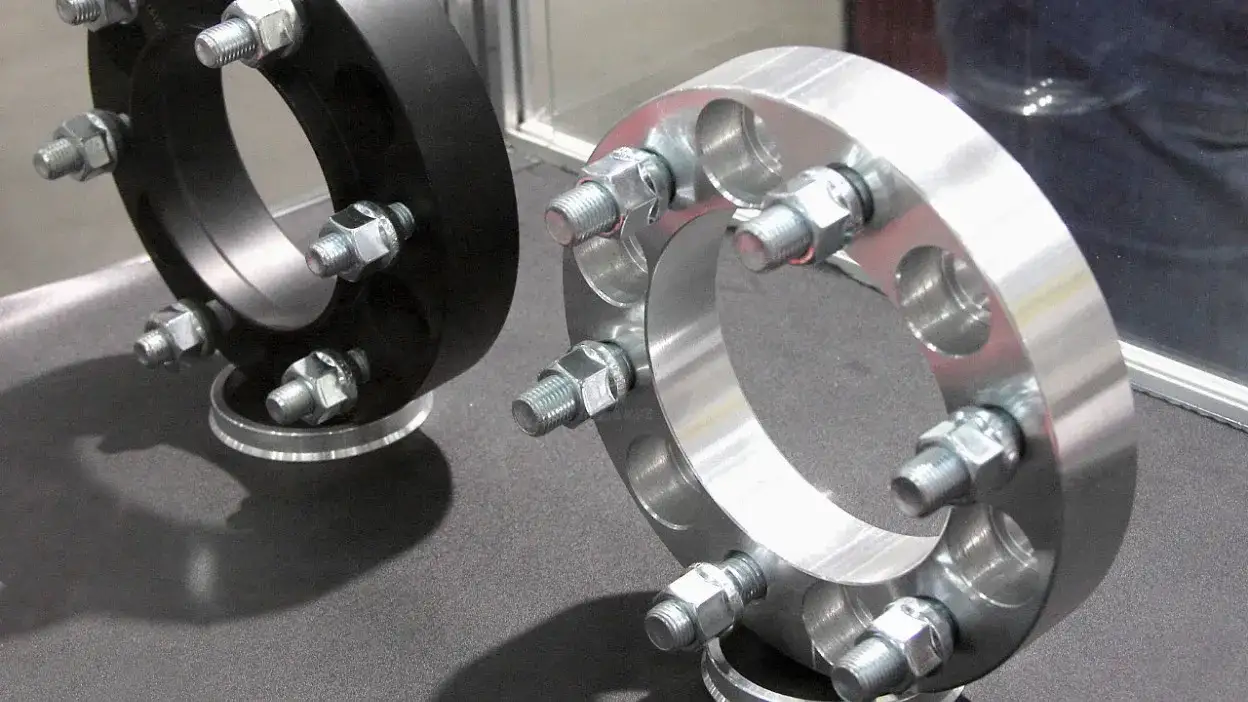 Zdjęcie Jak zrobić dystanse do felg - uniknij błędów i popraw stabilność auta