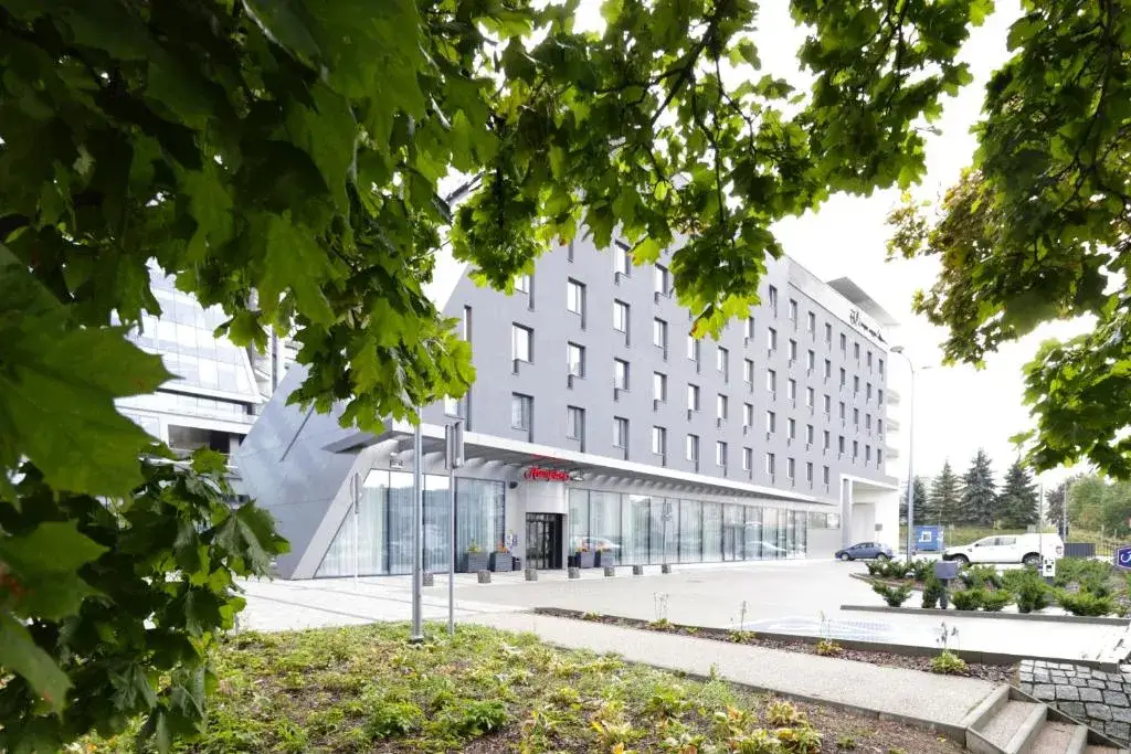 Zdjęcie Ile jest hoteli Hilton w Polsce i gdzie je znaleźć? Sprawdź teraz!