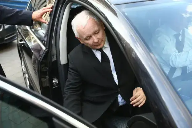 Zdjęcie Ile wynosi emerytura Kaczyńskiego? Zaskakująca kwota dla Polaków