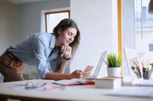 Zdjęcie Czym jest kobiecy biznes online? Definicja, przykłady i korzyści dla kobiet