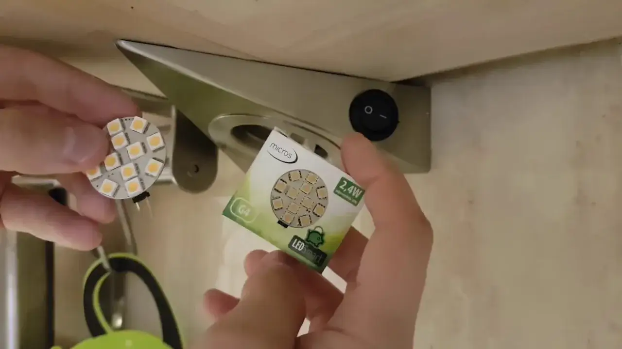 Zdjęcie Jak łatwo wymienić żarówkę w okapie - 5 prostych kroków dla każdego