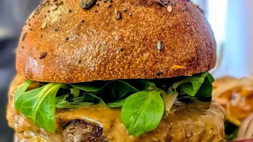 Zdjęcie Mon burger maison ultime : les secrets d'un chef pour le r&eacute;ussir !