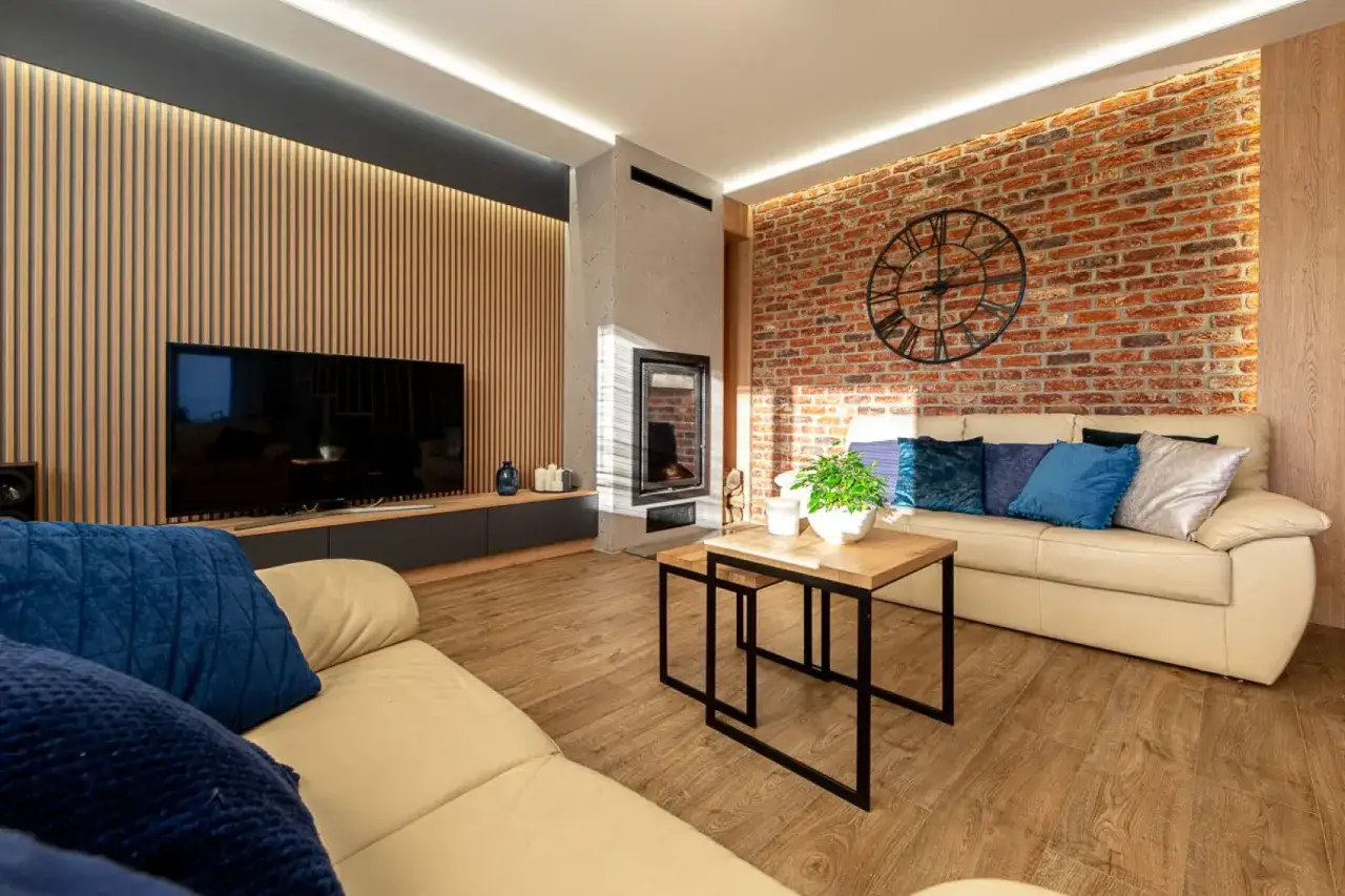 Zdjęcie Co nad telewizorem w salonie? Sprawdź najlepsze pomysły na stylową i funkcjonalną aranżację