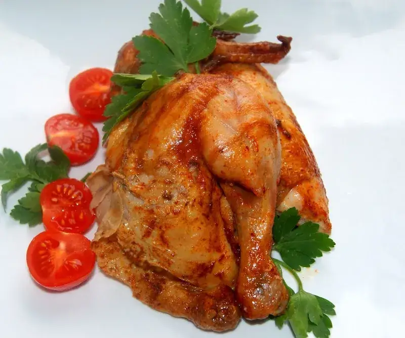 Zdjęcie Ile piec ćwiartki z kurczaka w rękawie, aby były soczyste?