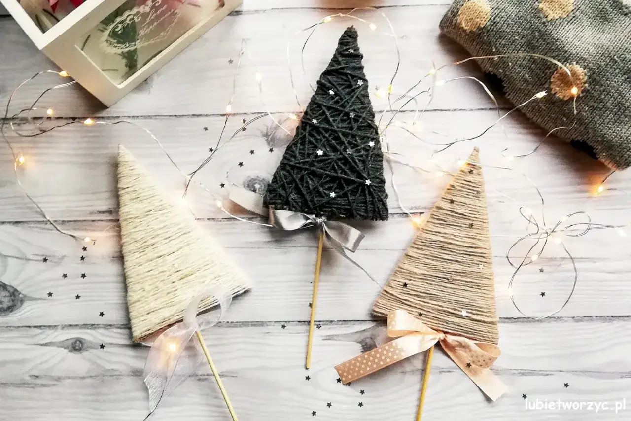 materiały do choinki z kartonu