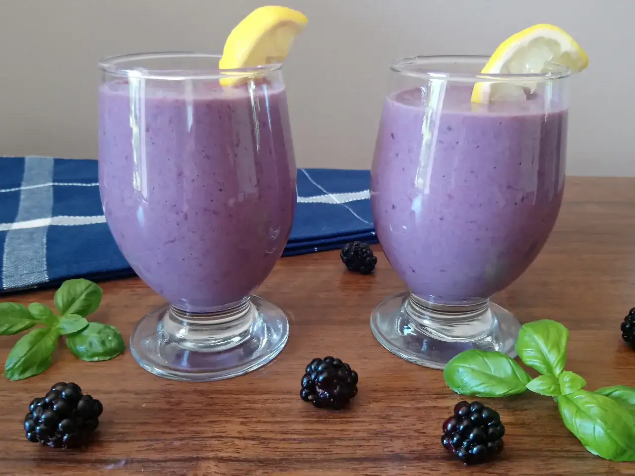 r&oacute;żne koktajle z jeżyn inspiracje