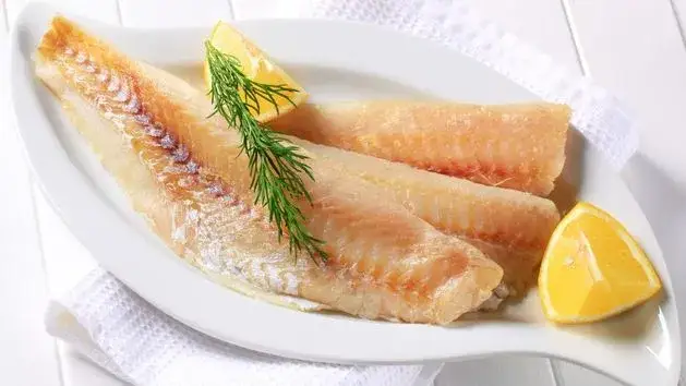 jak rozpoznać świeżą wędzoną rybę