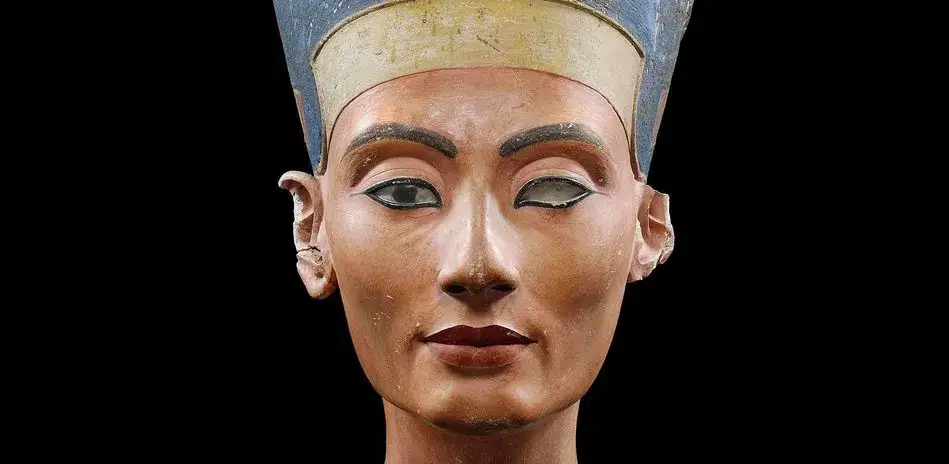 Popiersie Nefretete Neues Museum Berlin