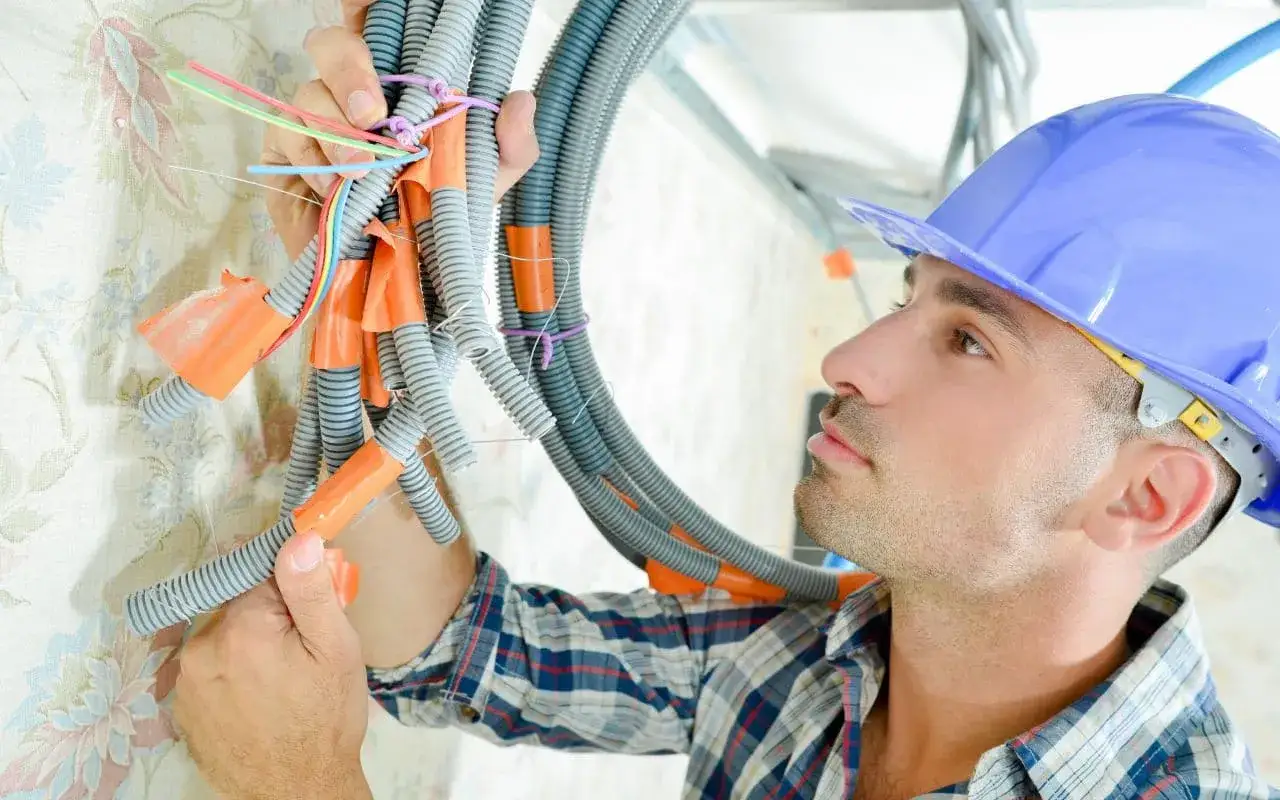 elektryk w pracy w Szwajcarii