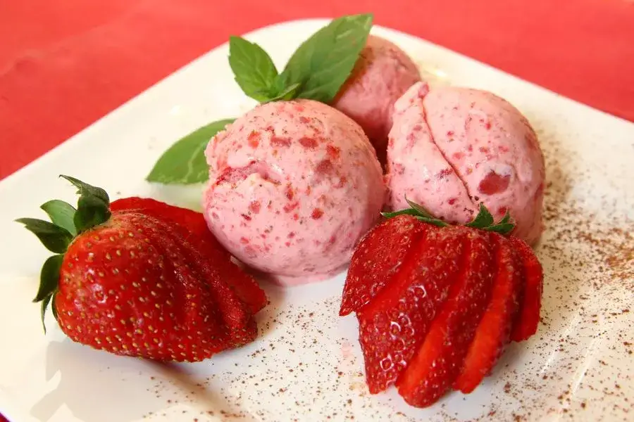 Proste przepisy na lody owocowe